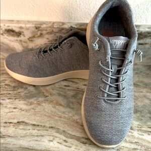 Women’s Woolloomooloo Cheviot Size 39. New with box. Wool shoes